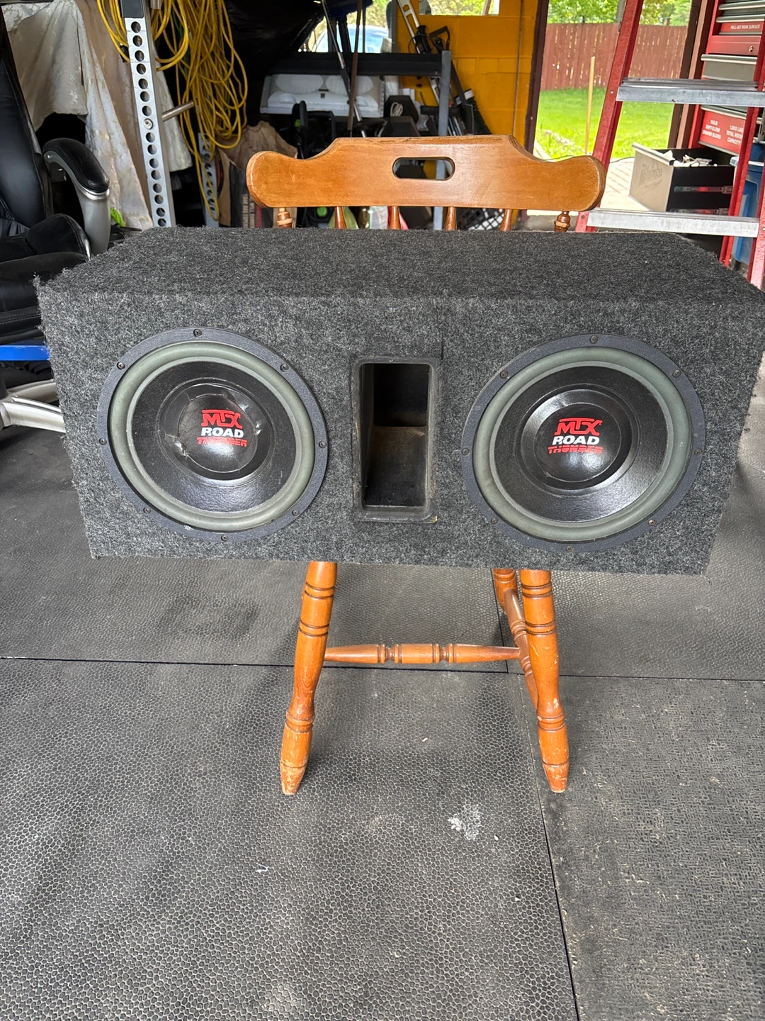 Subwoofer box, 2x 10inch speakers!