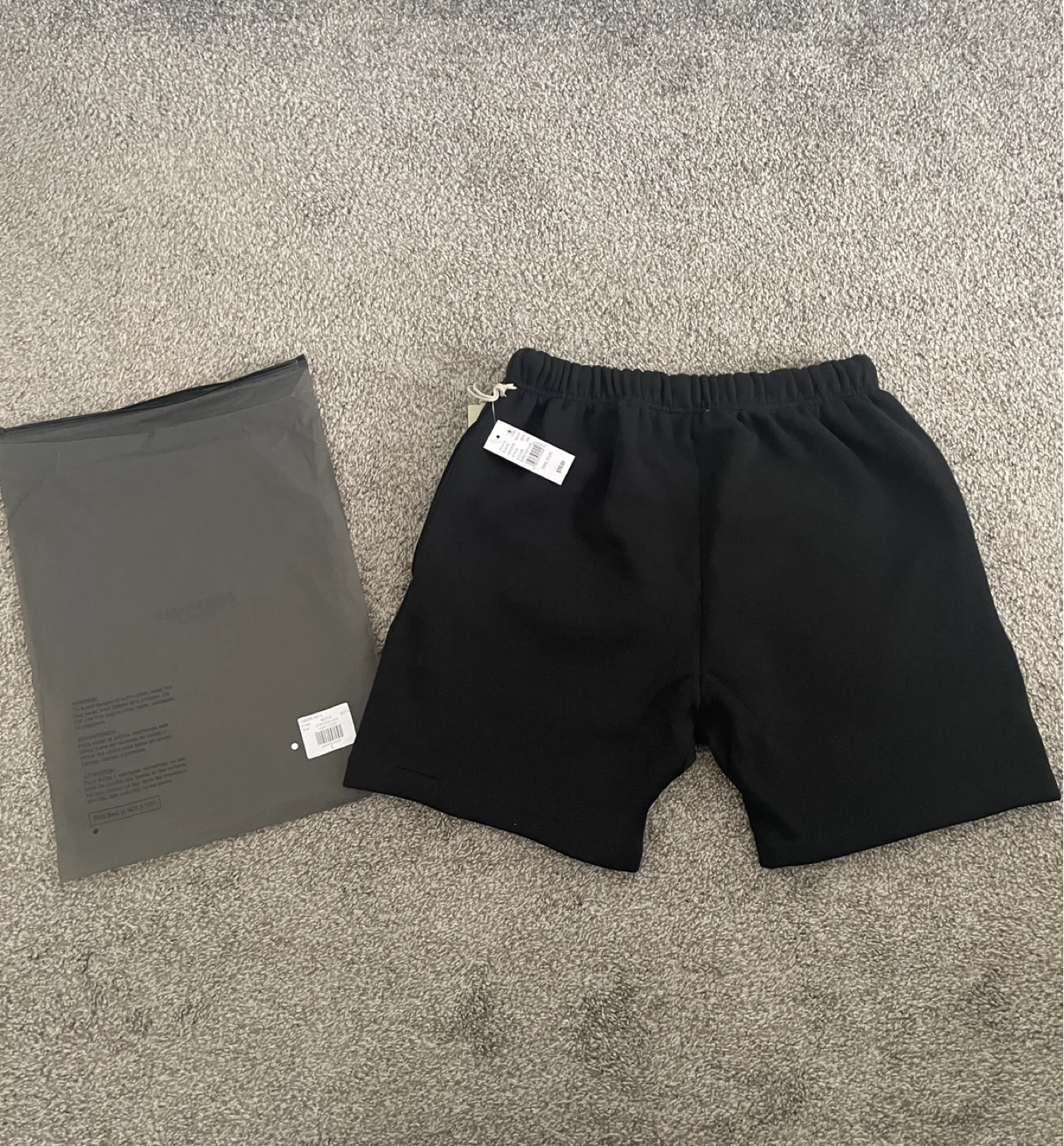 Essentials Fear of God Black Shorts - photo 2