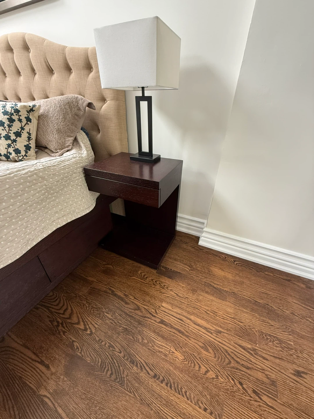 King size Storage Bed Frame with Tufted Headboard - photo 4