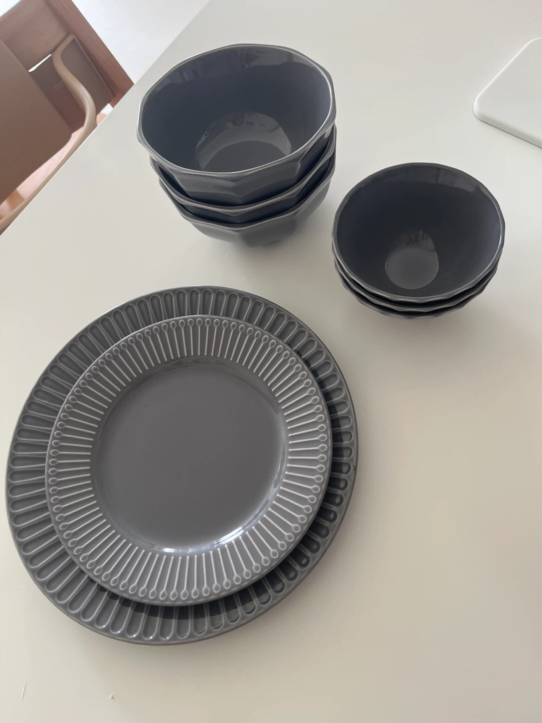 Grey Dinnerware Set - 2 Plates & 6 Bowls