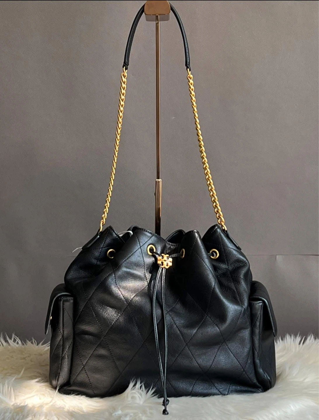 FOR SALE ✨ Tory Burch Charlie L Quilted Drawstring Shoulder Bag - photo 3