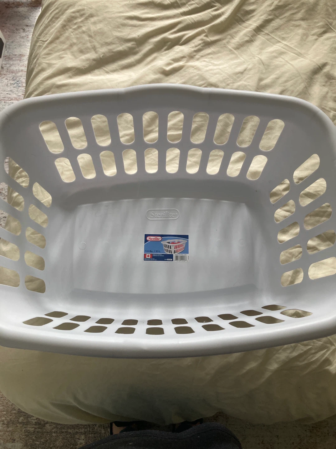 Sterilite Laundry Basket