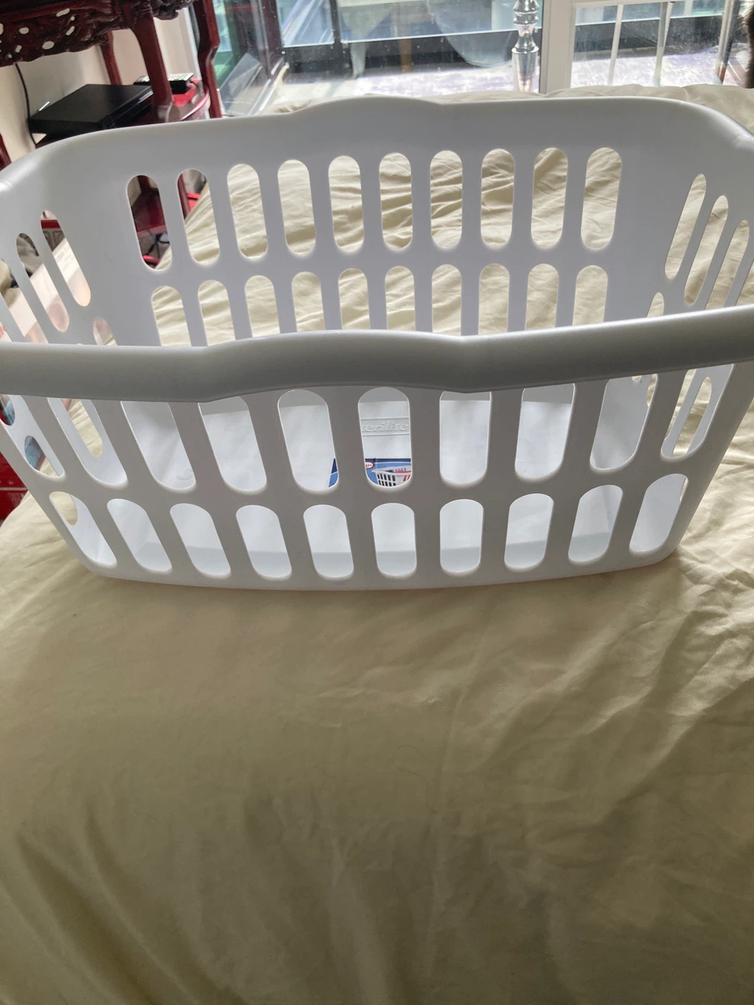 Sterilite Laundry Basket - photo 2