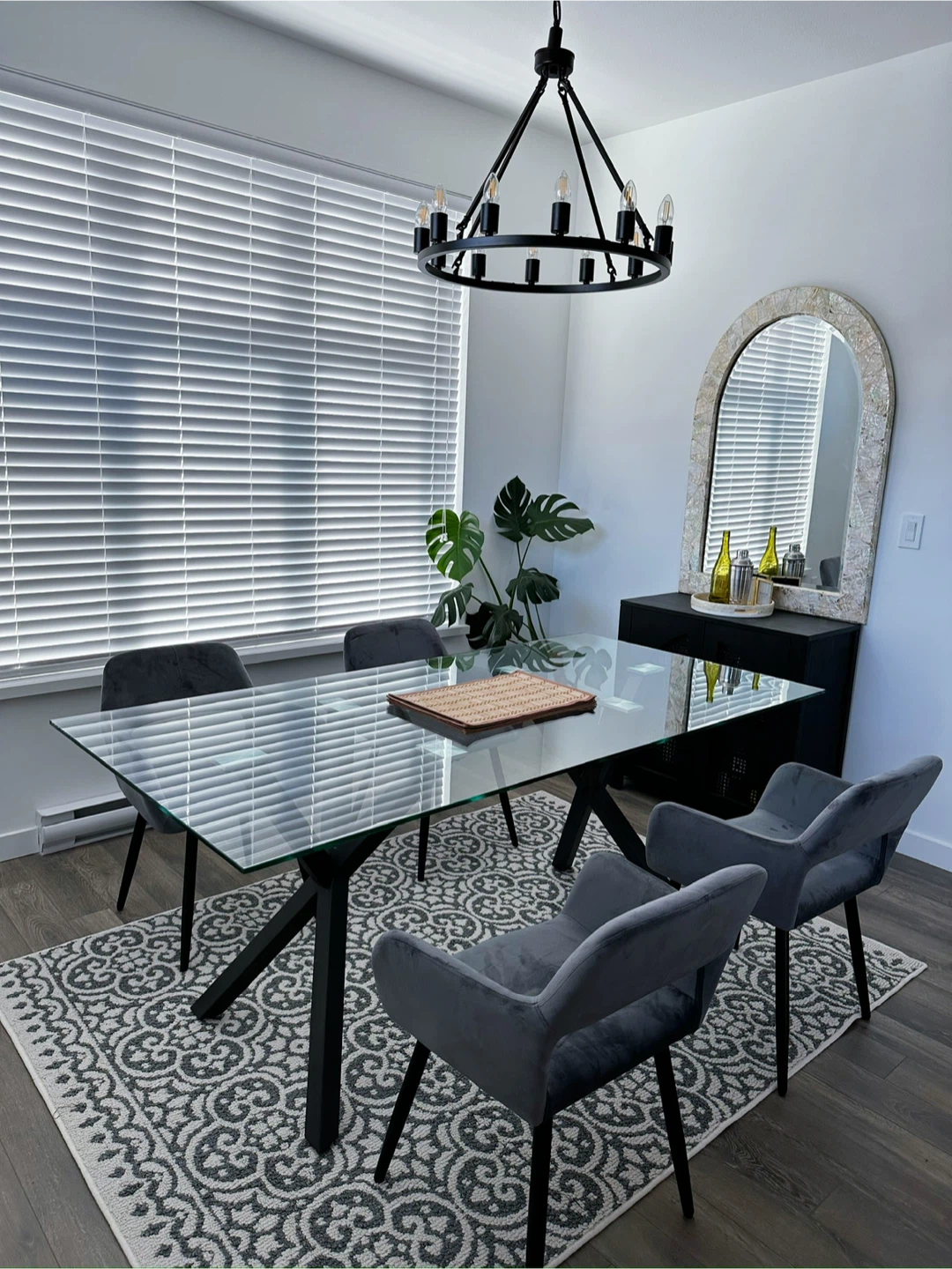 Modern Glass Dining Table – Excellent Condition