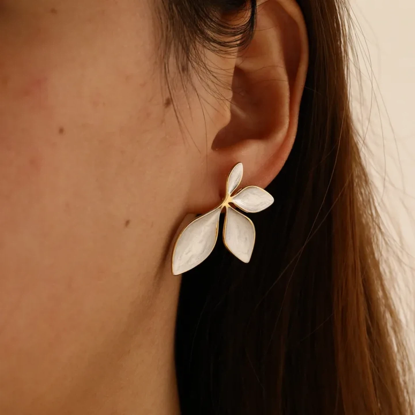 18K Gold Plated Leaf Pattern Stud Earrings - photo 3