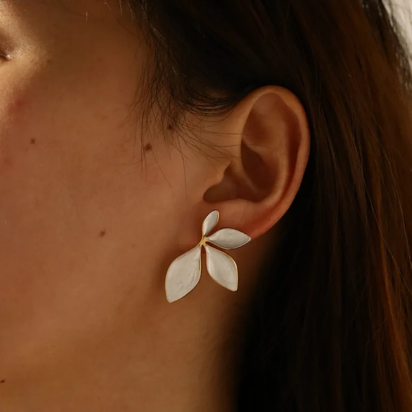 18K Gold Plated Leaf Pattern Stud Earrings - photo 2