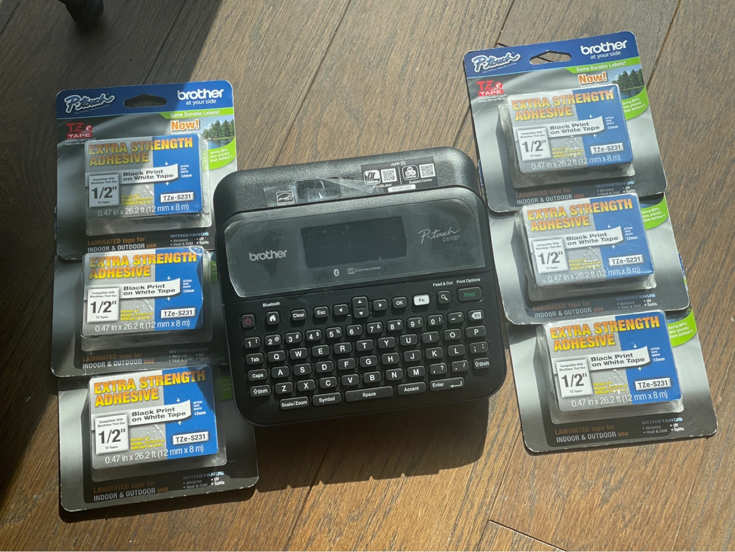 Brother P-touch D610BT Label Maker with 7 Extra Tape - photo 2