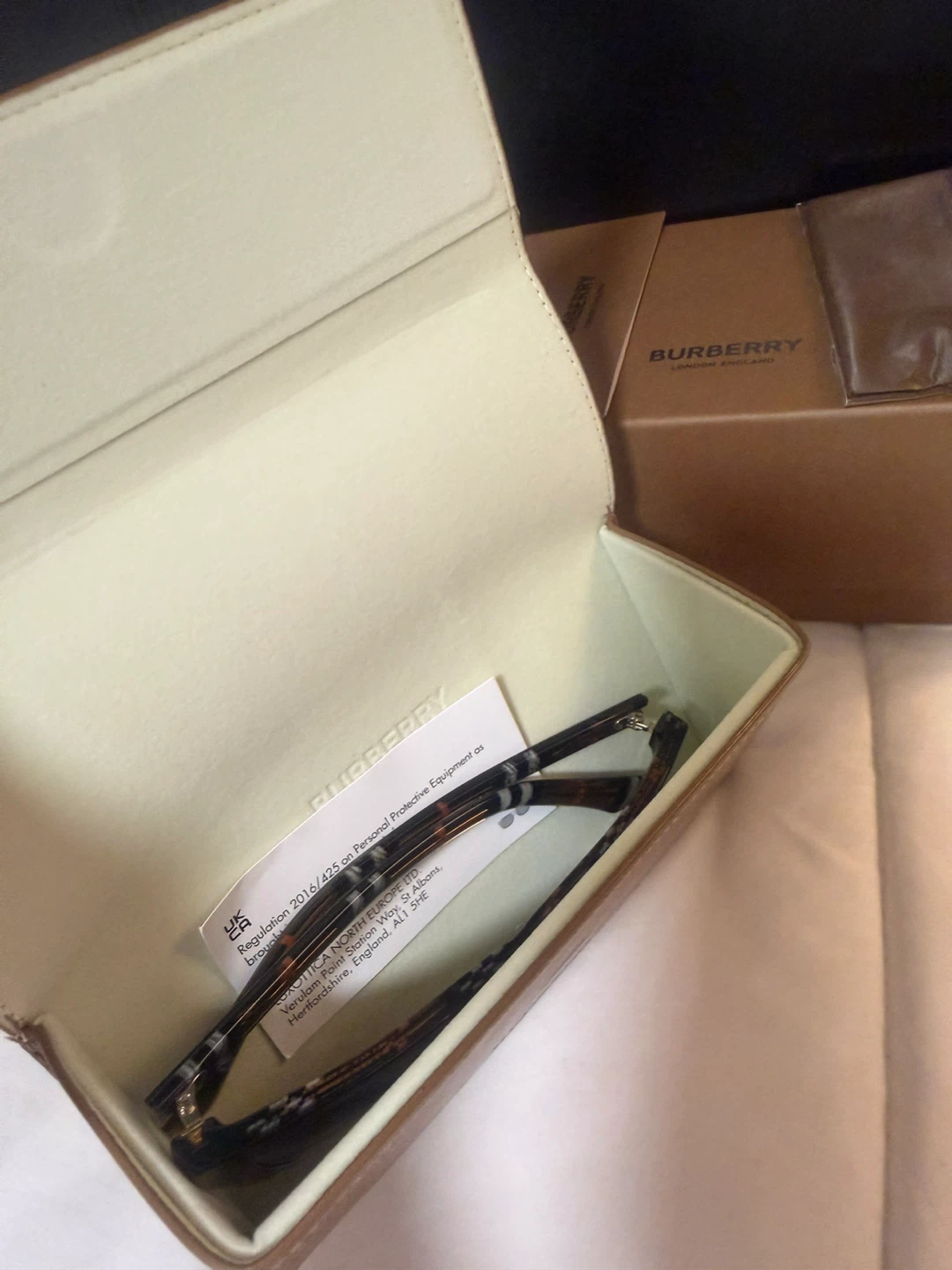 Burberry Sunglasses with Case and Box - photo 2