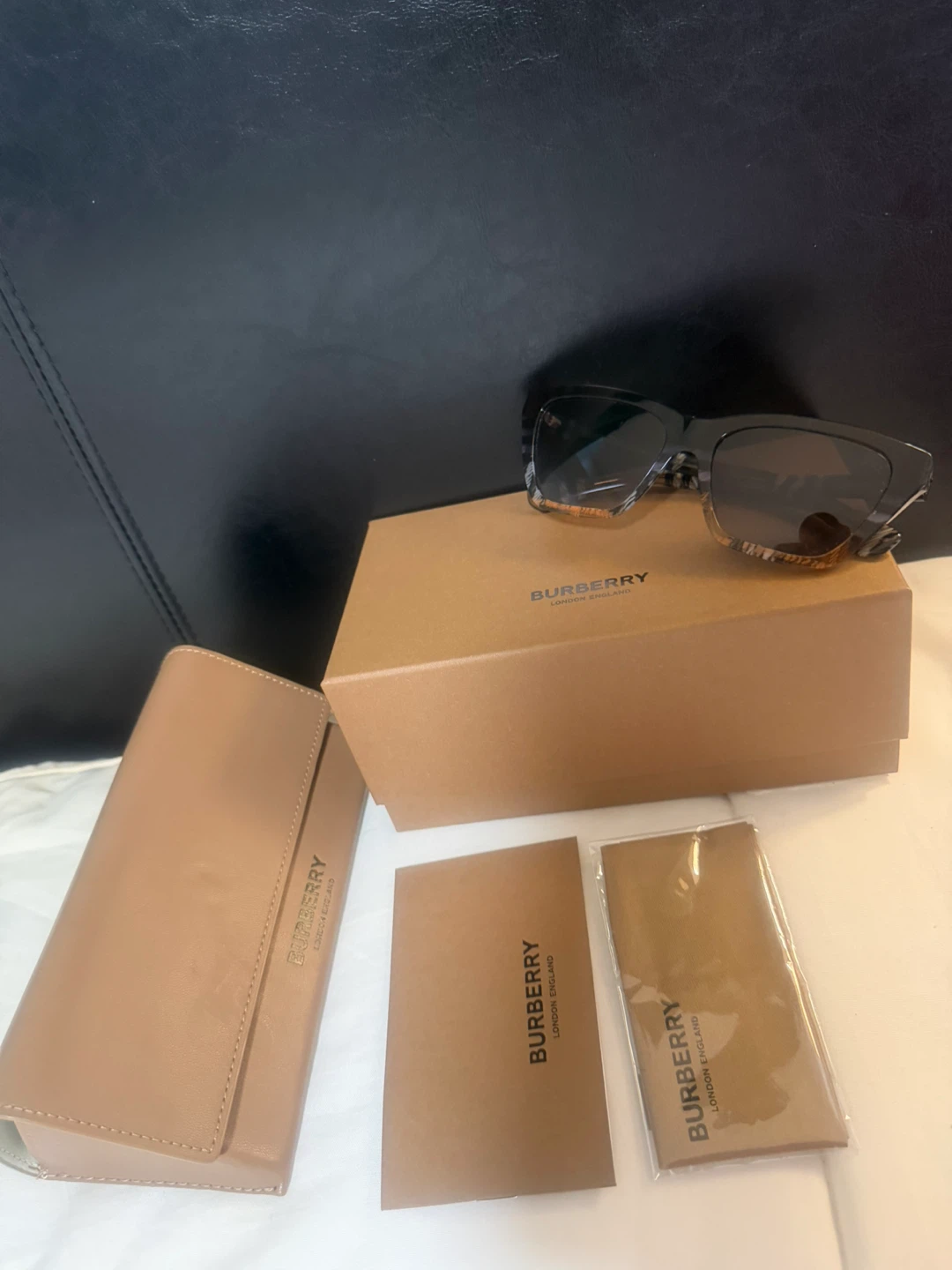 Burberry Sunglasses with Case and Box - photo 3