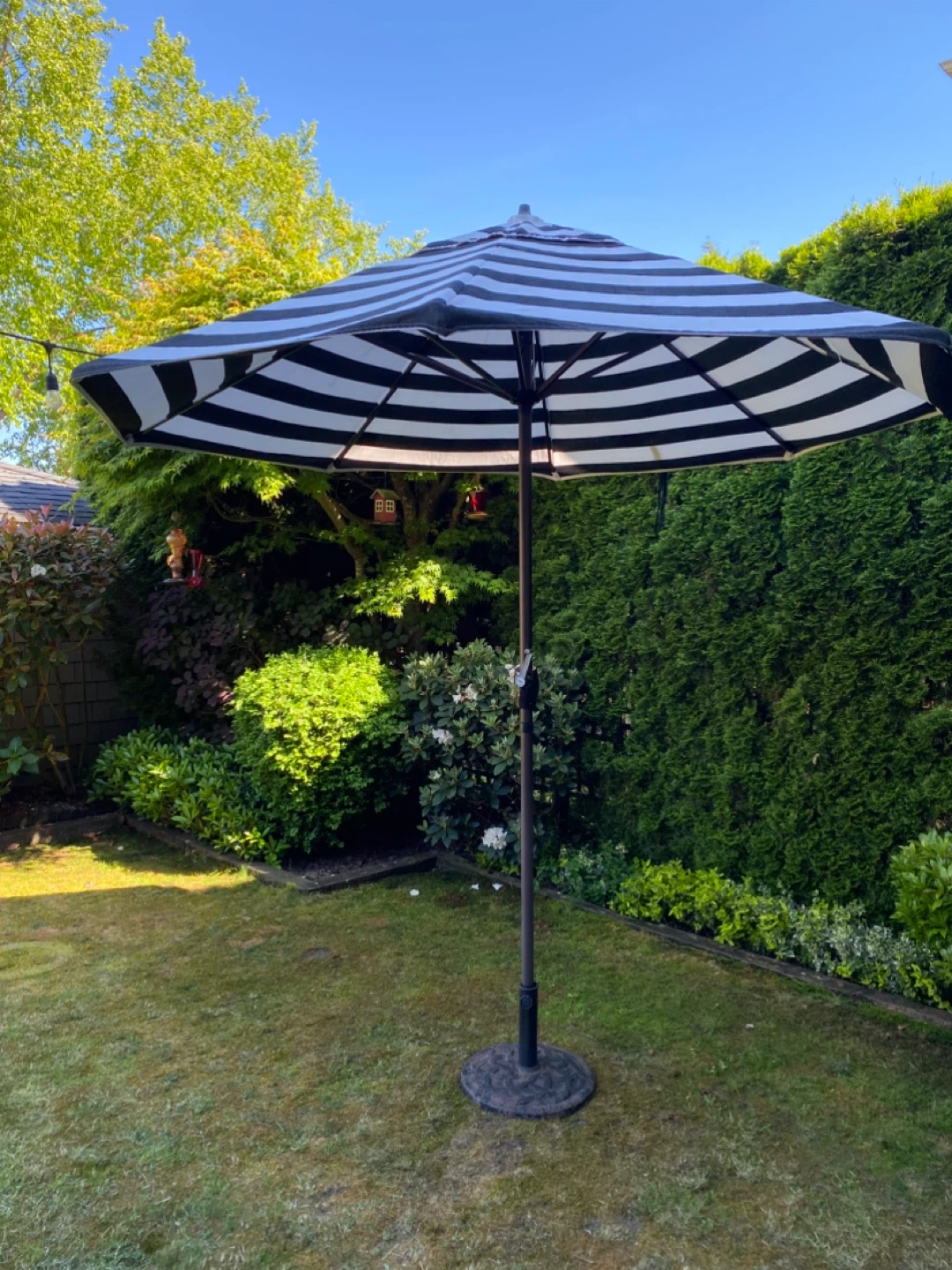 California Umbrella Patio Umbrella with base
