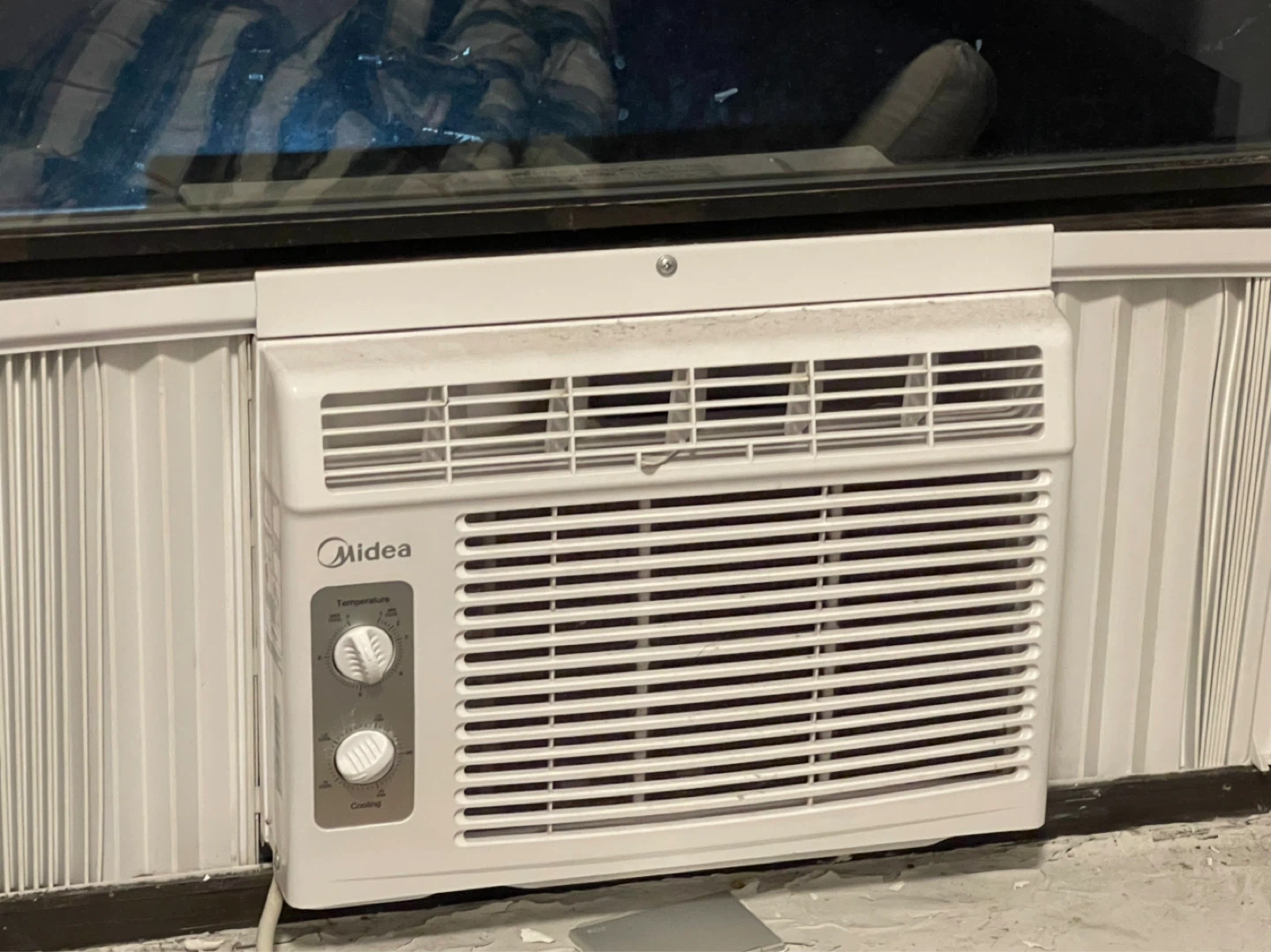 Midea Window Air Conditioner 5000 btu - photo 2