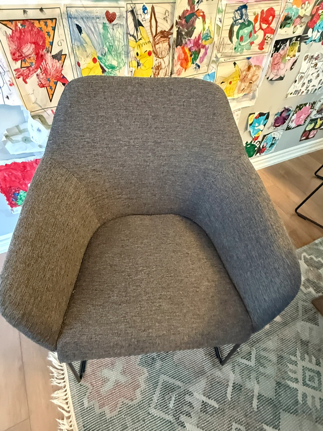 Round table with Grey Fabric Accent Chair - photo 2