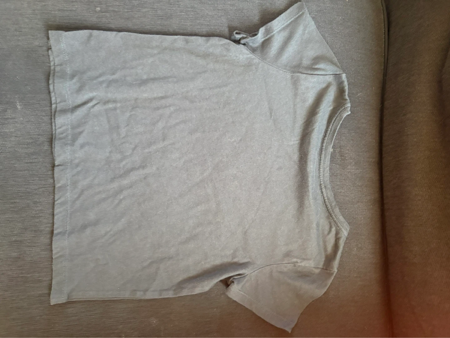 Old Navy -T-Shirt Size S (6-7) - photo 3