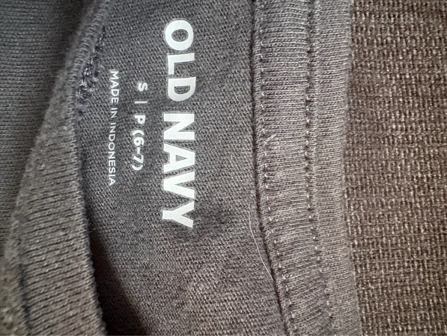 Old Navy -T-Shirt Size S (6-7) - photo 2