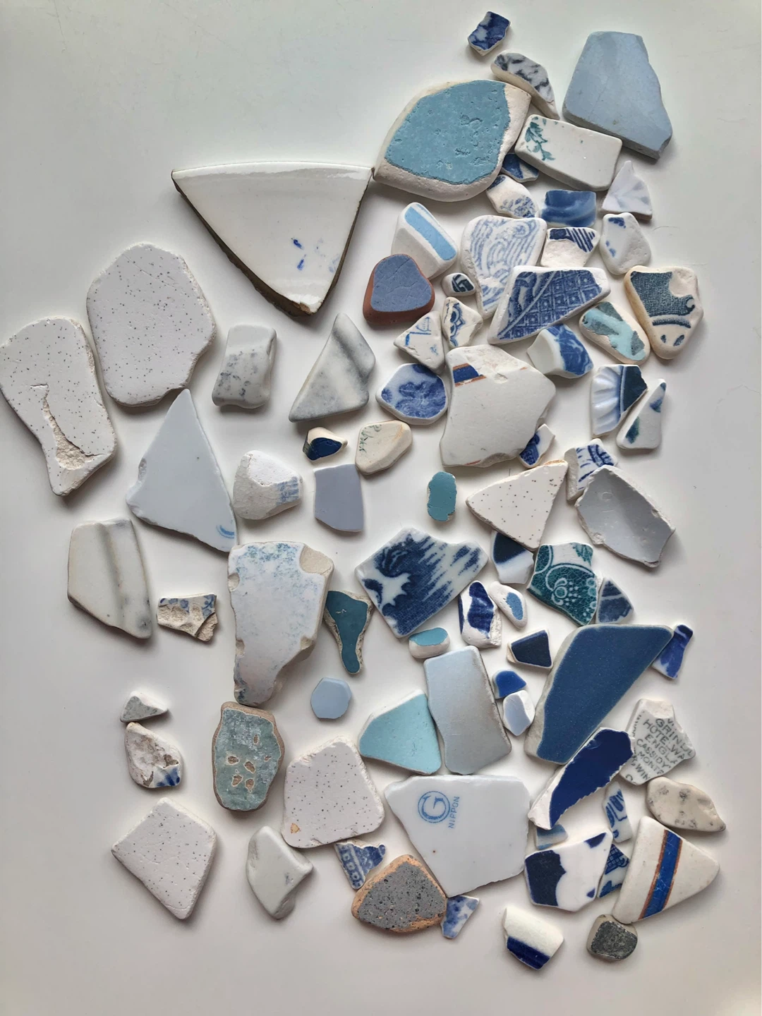 Assorted ceramic and glass shards $10 per colour lot - photo 2