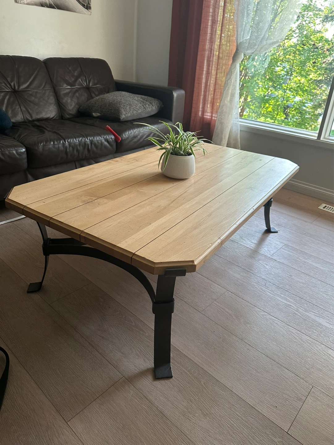 Wooden coffee table with metal legs - photo 2