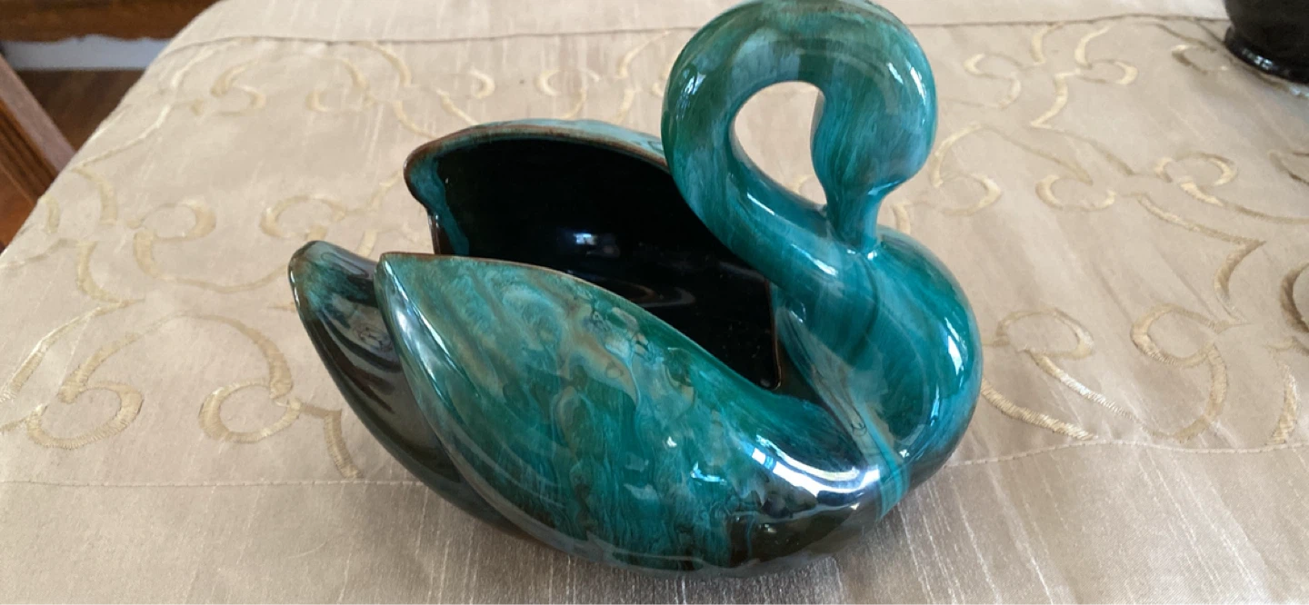 Vintage Blue Mountain Swan with Ivy Plant - photo 3