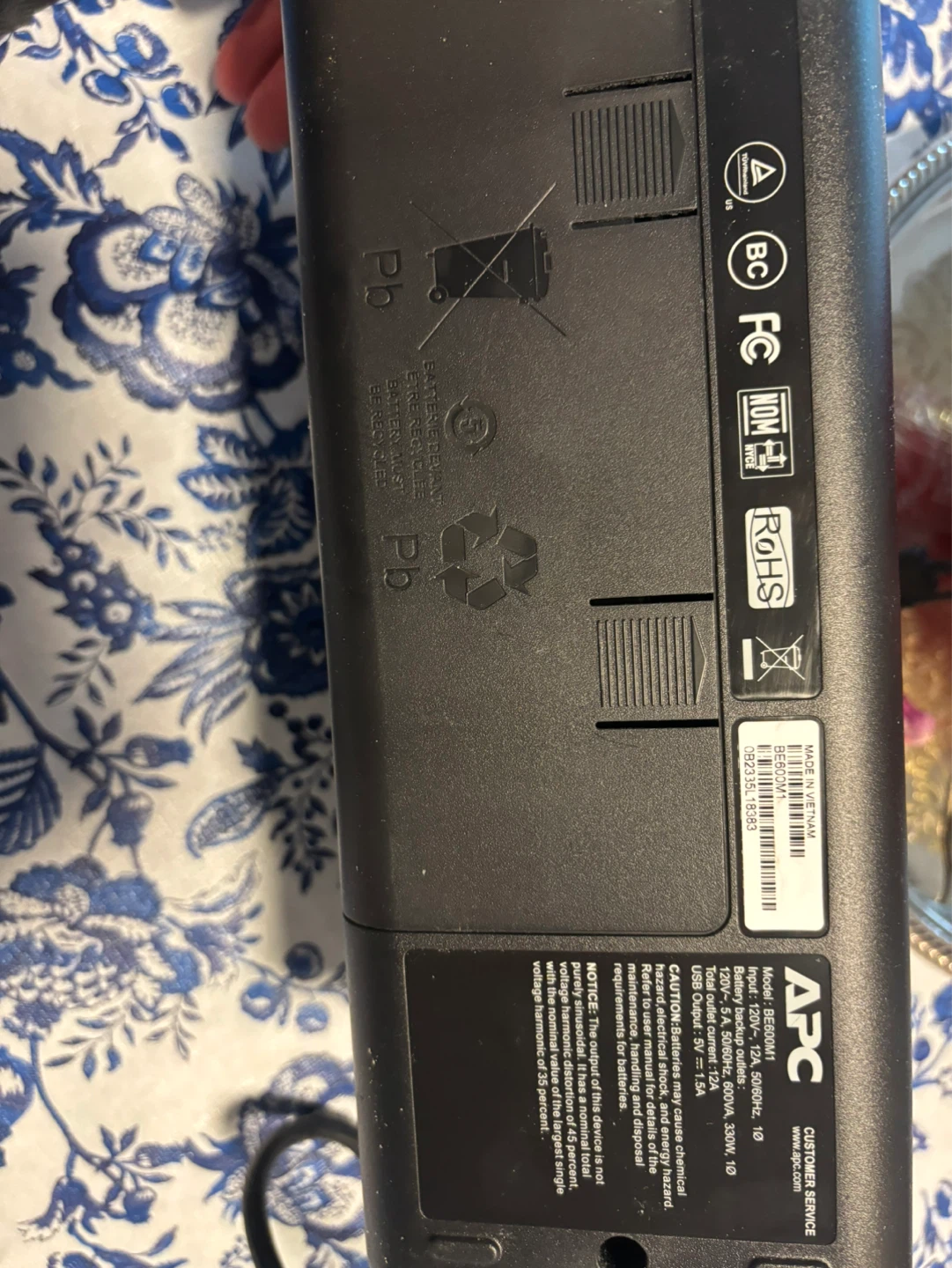 APC BE600M1 Battery Backup UPS - photo 2