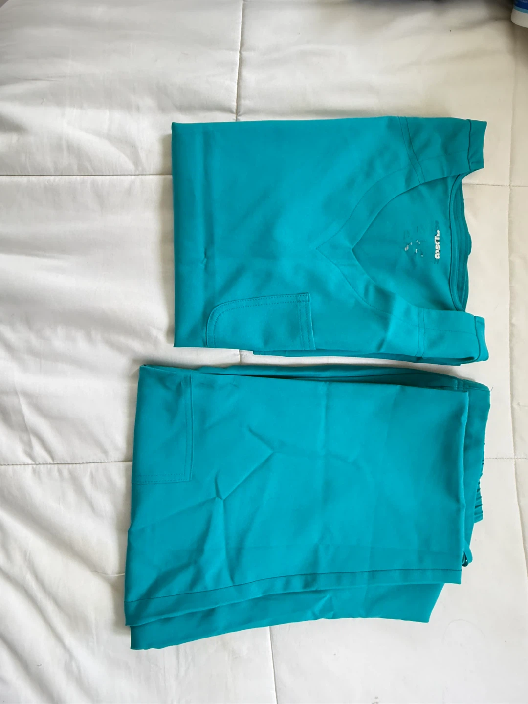 Wonder Wink Women's Teal Scrub Top & Pants Set
