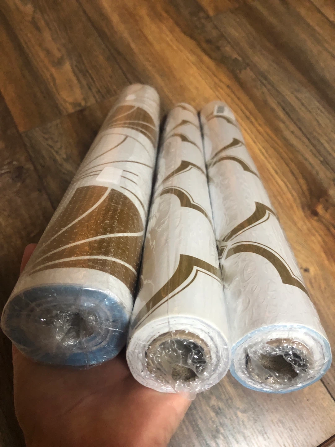Popular backsplash White & Gold rolls