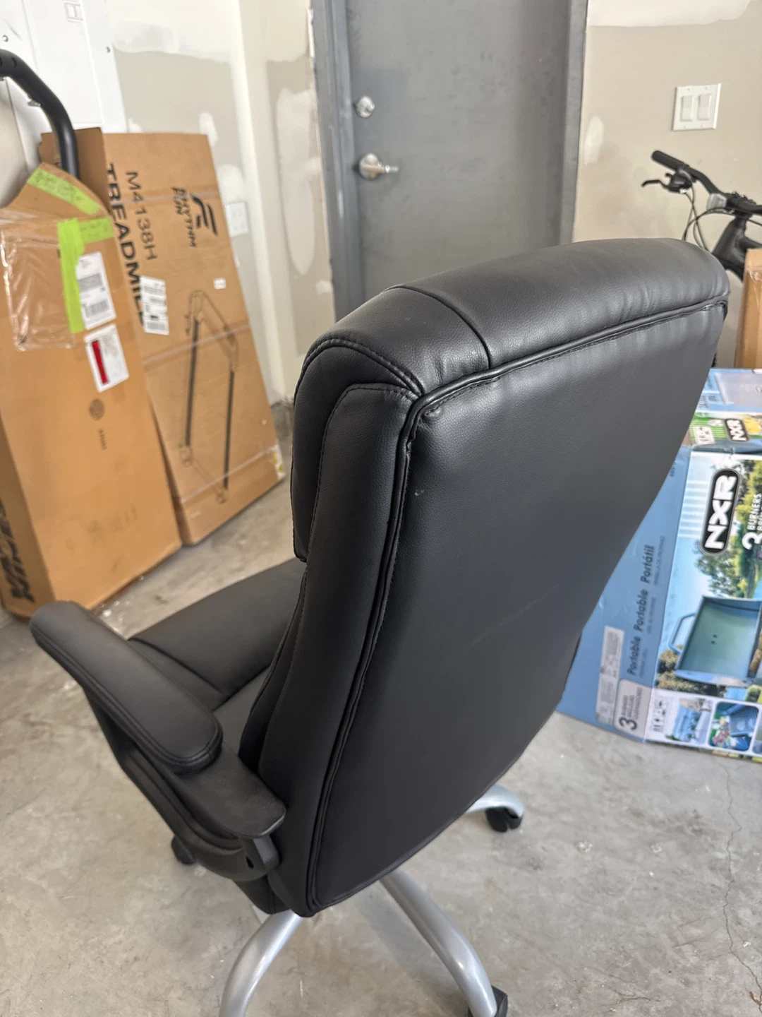 Black Executive Office Chair - photo 2