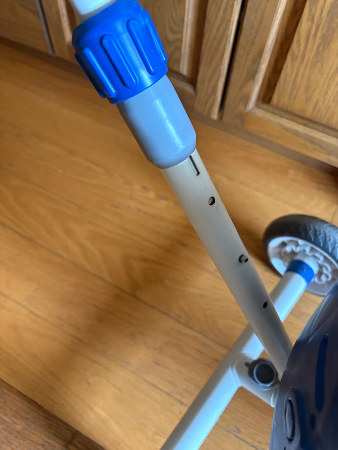 Little Tikes Blue and White Tricycle with Push Handle - photo 3