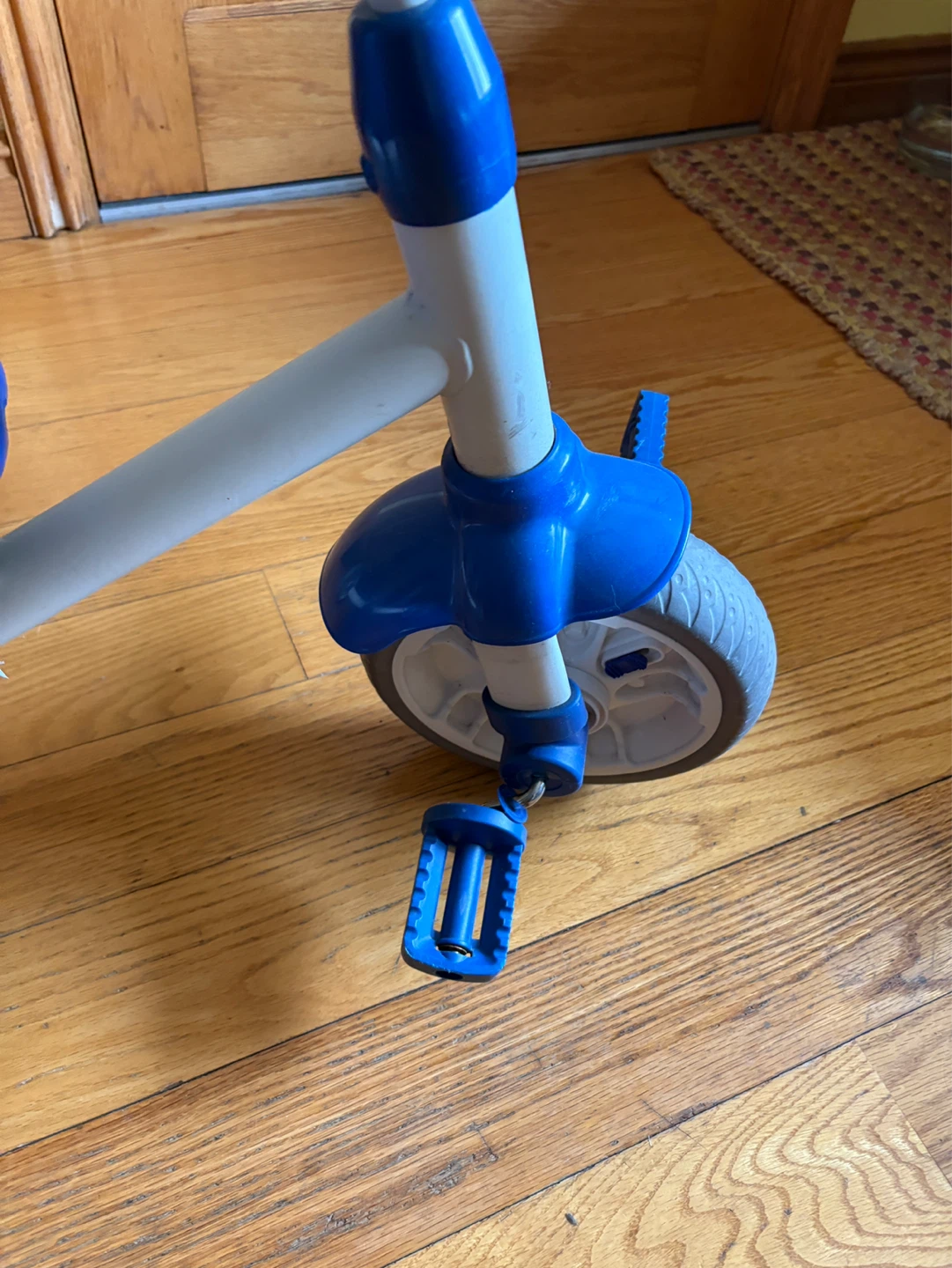 Little Tikes Blue and White Tricycle with Push Handle - photo 5