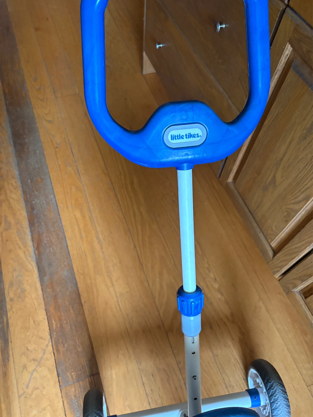 Little Tikes Blue and White Tricycle with Push Handle - photo 2