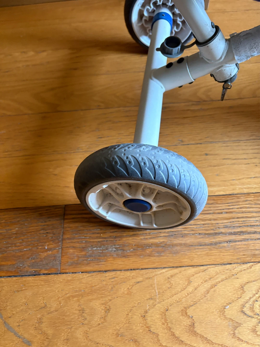 Little Tikes Blue and White Tricycle with Push Handle - photo 4