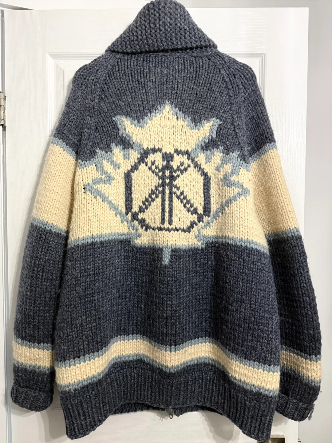 vintage hand-knit Canadian Cowichan-style thick wool cardigan - photo 3