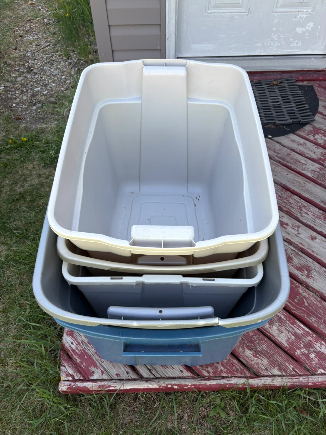 Rubbermaid Roughneck 140L Storage Tote