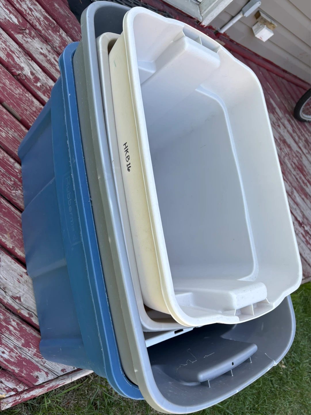 Rubbermaid Roughneck 140L Storage Tote - photo 3