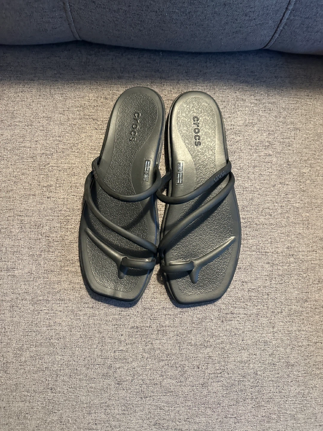 Crocs Black Flip Flop Sandals Size 7 - photo 5