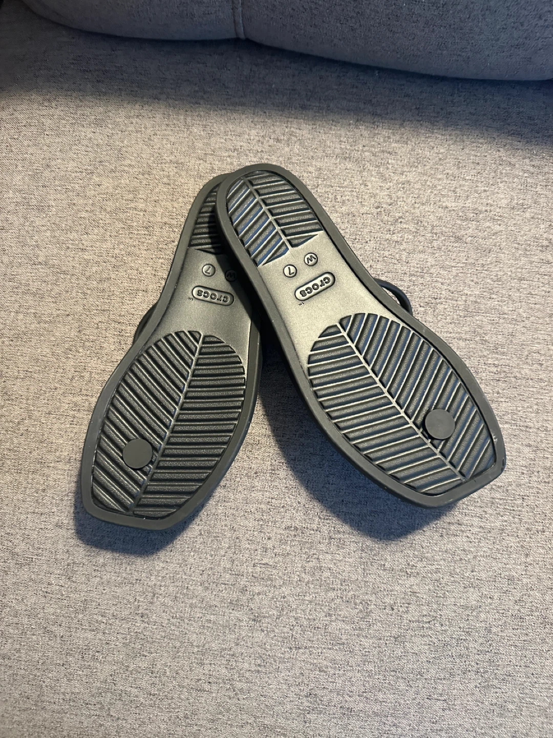 Crocs Black Flip Flop Sandals Size 7 - photo 2