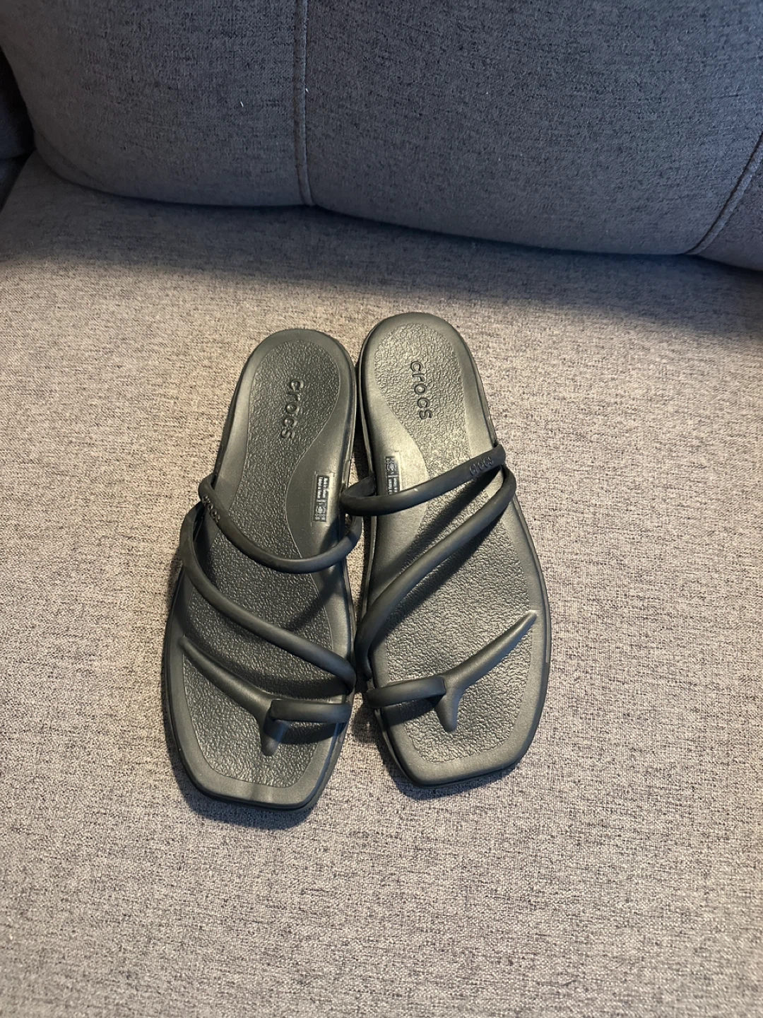 Crocs Black Flip Flop Sandals Size 7