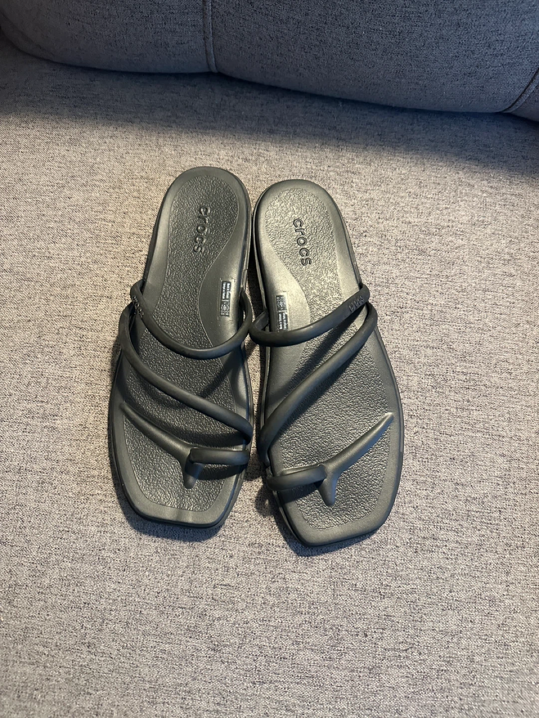 Crocs Black Flip Flop Sandals Size 7 - photo 4