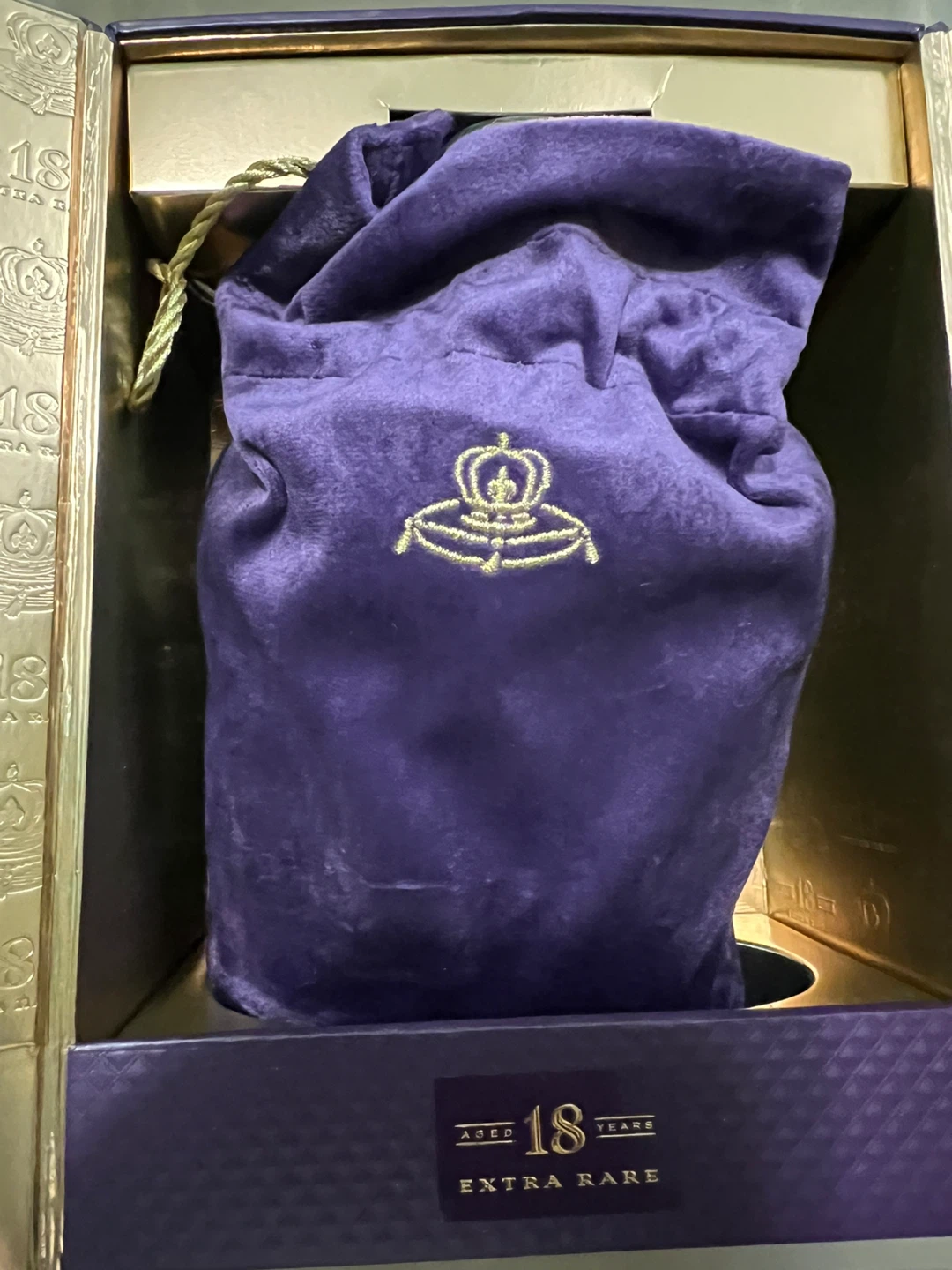 Crown Royal 18 Year Old Extra Rare Blended Canadian Whisky - photo 4