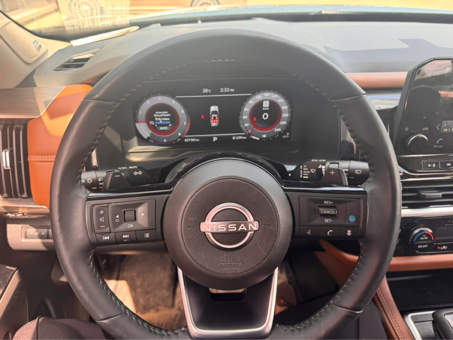 Nissan Pathfinder SUV - photo 2