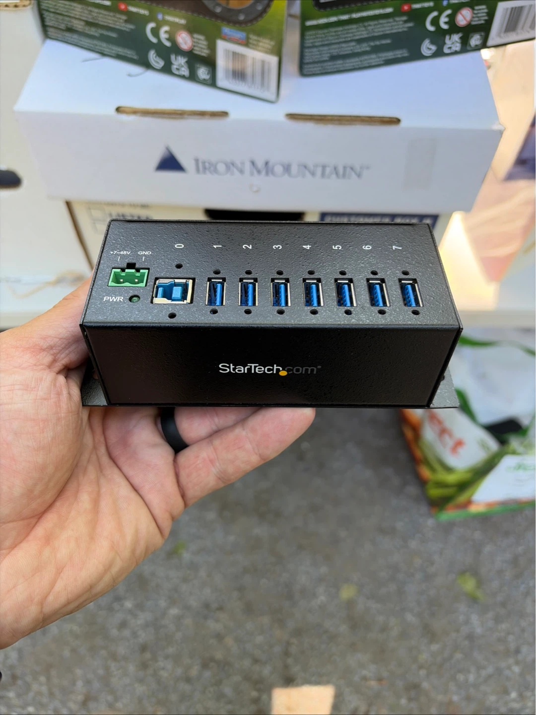 StarTech ST7300USBME 7 Port Industrial USB 3.0 Hub - photo 2