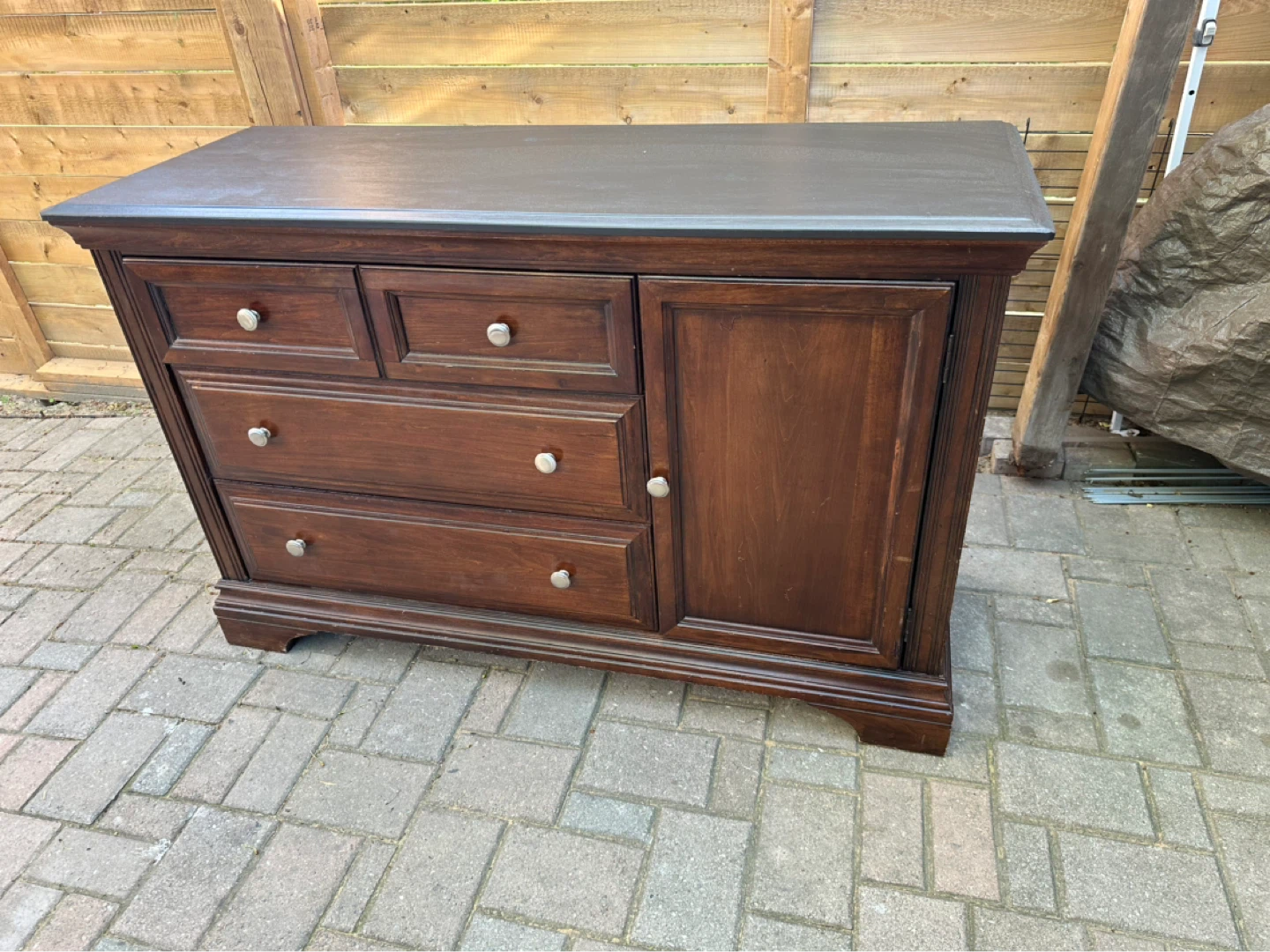 Beautiful Dark Wood Sideboard / Dresser – Great Condition