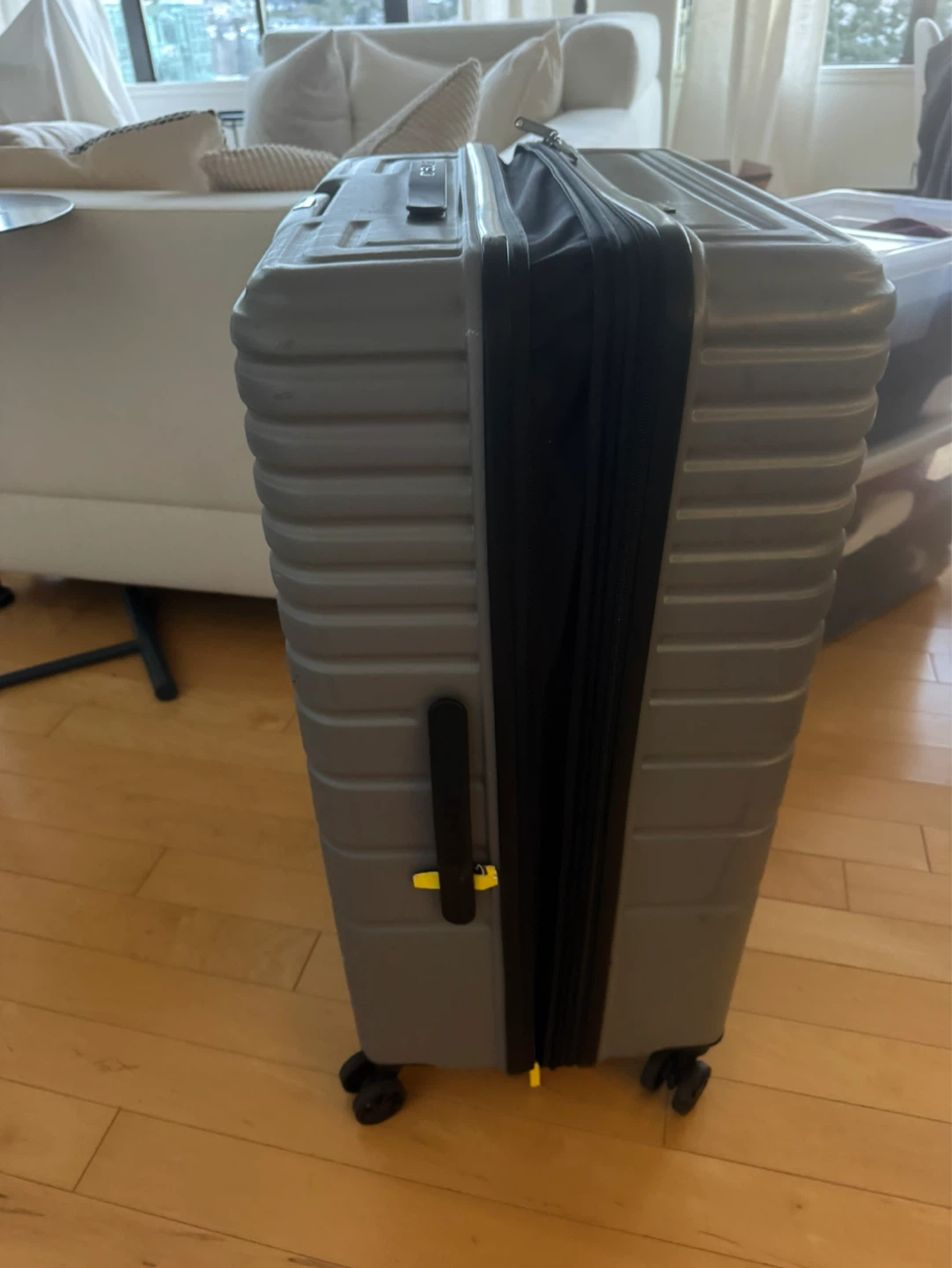 Suitcases - photo 4