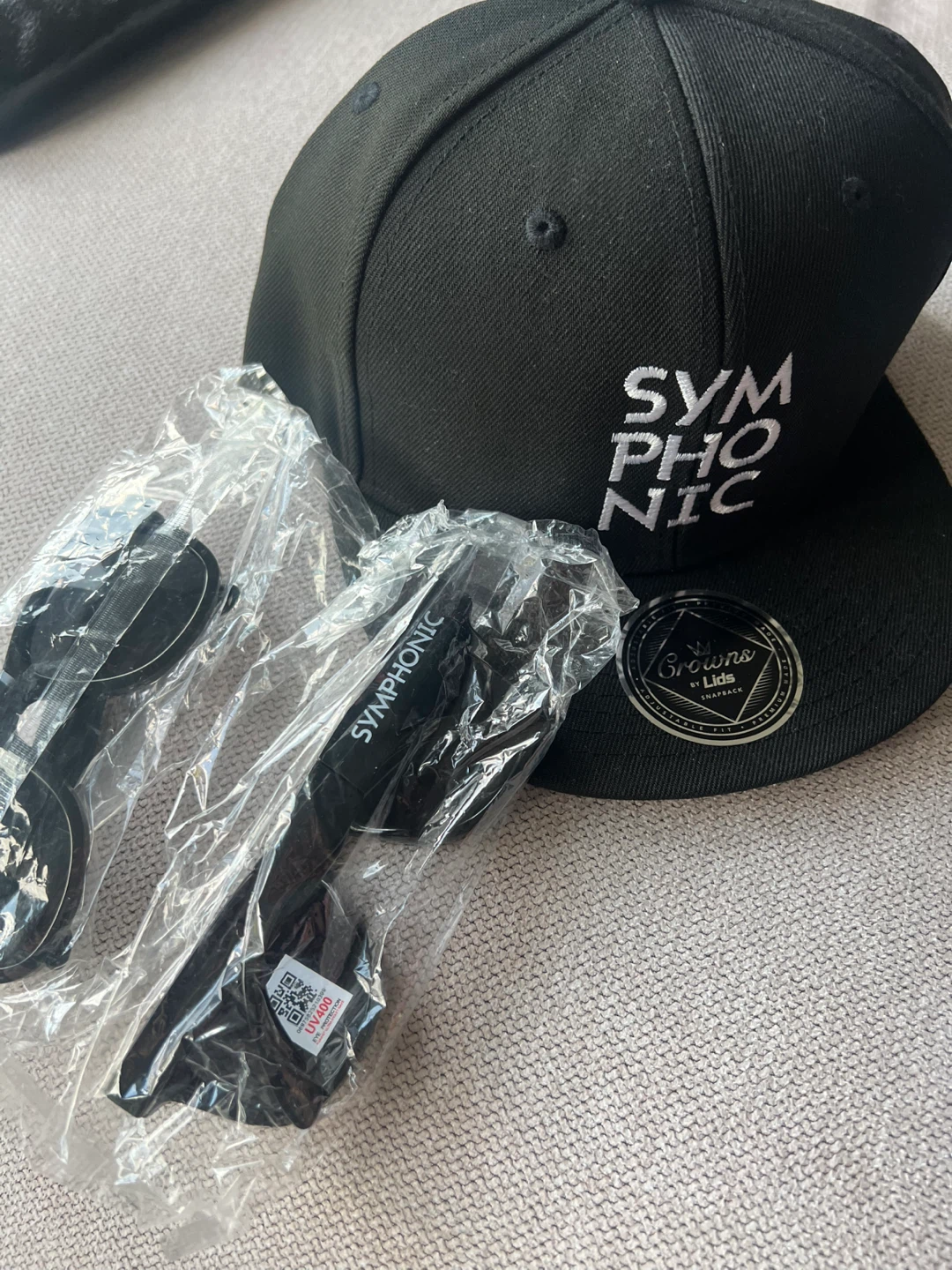 Symphonic Snapback Hat with Sunglasses
