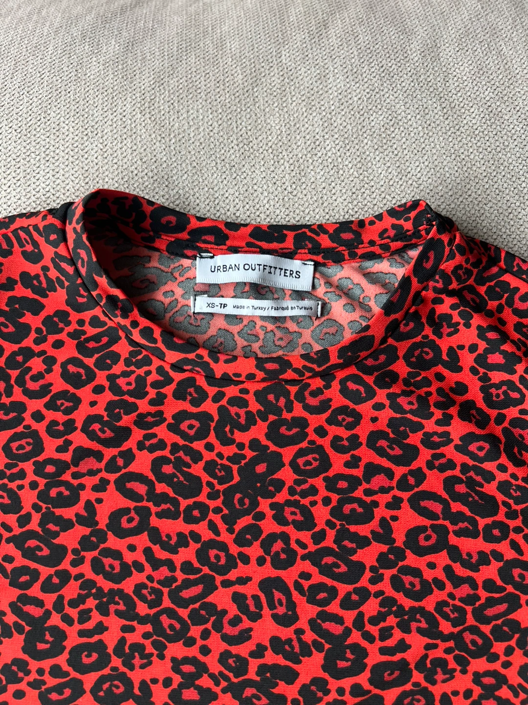 Urban Outfitters Red Leopard Print Long Sleeve Crop Top XS/TP - photo 3