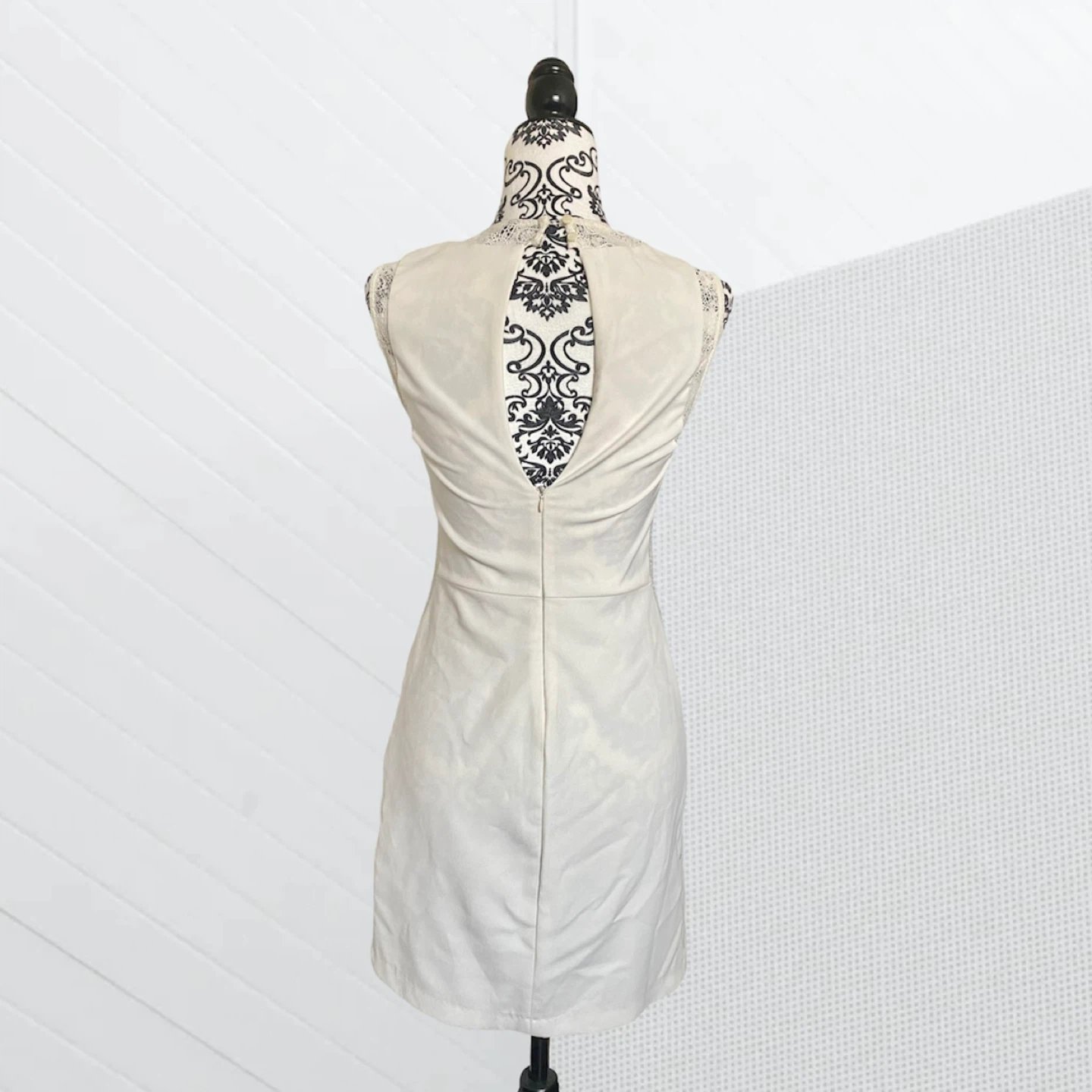Sleevless Cream Lace Trim Dress - photo 2