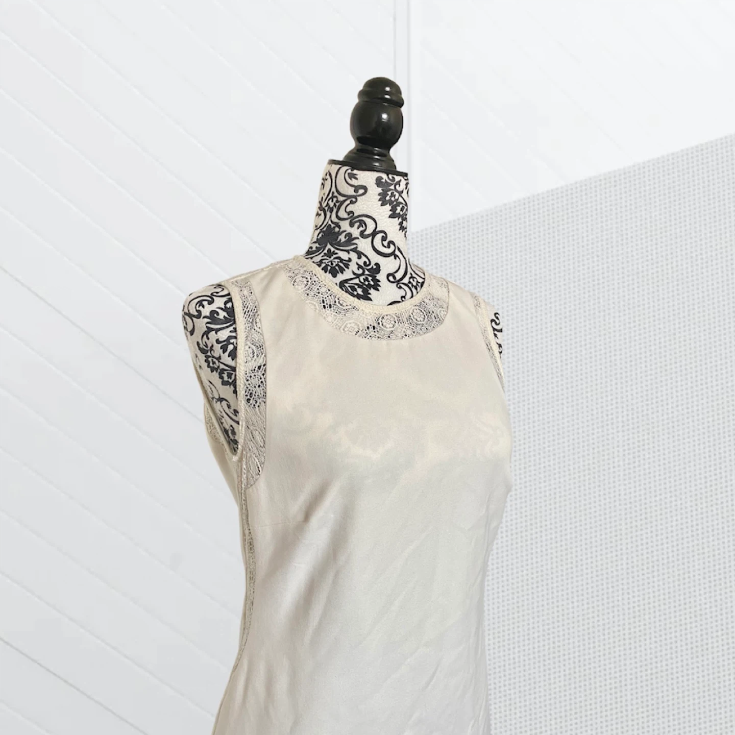 Sleevless Cream Lace Trim Dress - photo 3