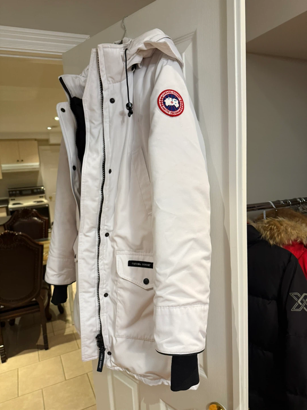 Moving Sale. Canada Goose White Parka Jacket - photo 3