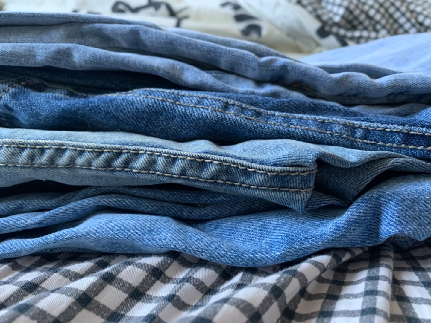 Bundle of Women's Jeans - photo 3