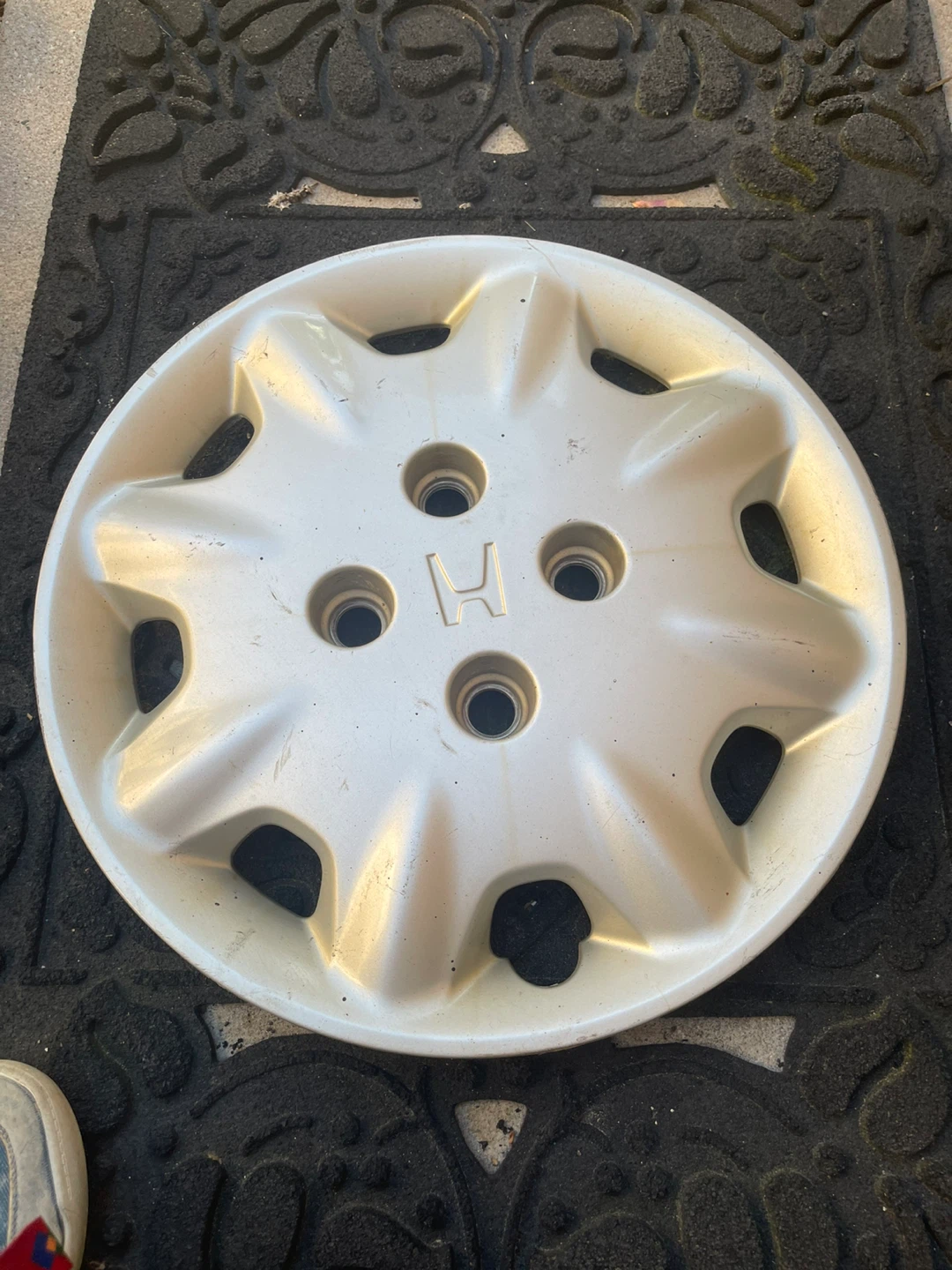 Honda Hubcap x 4 any offer accepted at garage sale. - photo 3