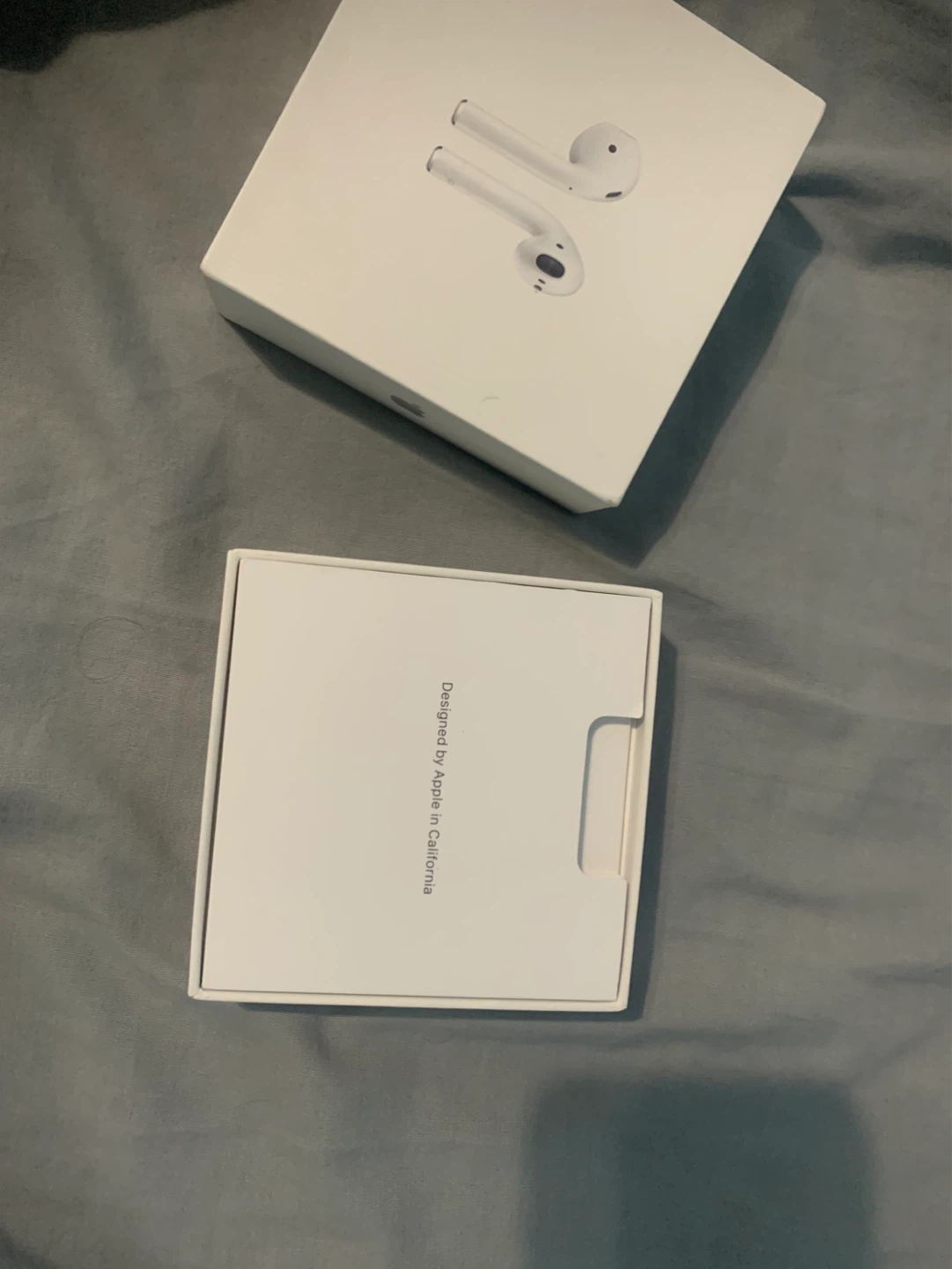 Apple AirPods (2nd Generation) with Charging Case - photo 3
