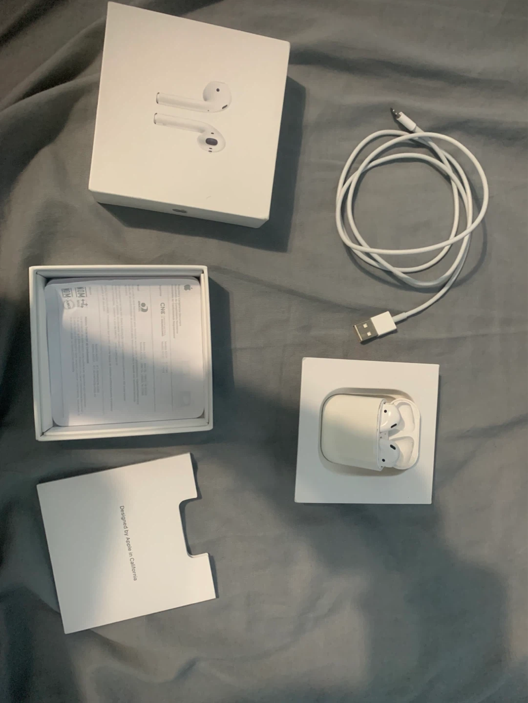 Apple AirPods (2nd Generation) with Charging Case - photo 5